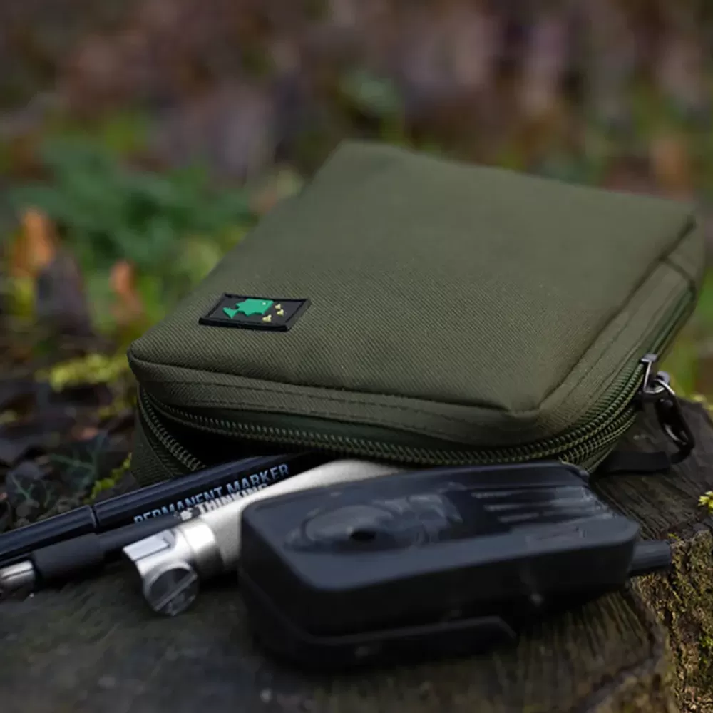 Thinking Anglers Solid Zip Pouch Large- Luggage